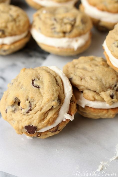 Chocolate Chip Cookie Whoopie Pies – Tina's Chic Corner Recipes Diner, Pies Chocolate, Whoopie Pie Recipe, Pies Recipes, Whoopie Pie, Diner Recipes, Dessert Tray, Whoopie Pies, Delicious Treats