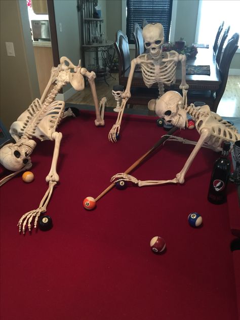 Skeleton Pics, Silly Skeleton, Image Meme, Billiards Game, Funny Skeleton, Bad To The Bone, Spooky Scary, Funny Profile Pictures, Retro Stil