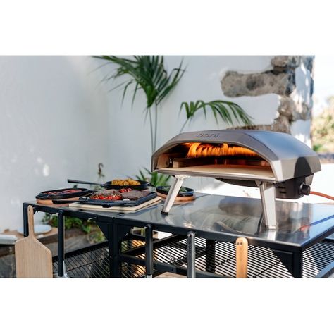 Outdoor Pizza Party, Ooni Koda 16, Garden Pizza, Portable Pizza Oven, Gas Pizza Oven, Four A Pizza, Oven Design, Convection Toaster Oven, Pizza Dinner