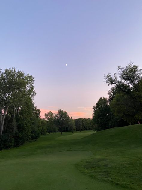 Golf Course Sunset, Golf Course Aesthetic, Golf Sunset, Princess Era, Friends Aesthetics, Golf Aesthetic, Golf Inspiration, Memorial Weekend, Top Golf