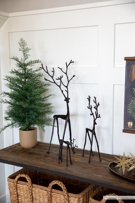 Reindeers Christmas Decorations, Black Deer Christmas Decor, Christmas Decorating Ideas 2023, Christmas Deer Decor, Metal Christmas Decor, Deer Christmas Decor, Christmas Family Room, Deer Decorations, Reindeer Christmas Decor