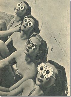 Vintage Foto's, Tableaux Vivants, Zucca Halloween, Photographie Inspo, Photography Vintage, Beach Gear, Foto Vintage, Foto Art, Photo Vintage