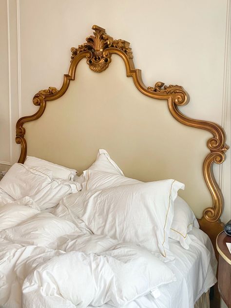 Antique Gold Bed Frame, Charlotte York Bedroom, Gold Frame Bed, Vintage Gold Bedroom, Bridgerton Bedroom Aesthetic, Romantic Vintage Bedroom, Bridgerton Decor, Country Bedroom Design, French Headboard