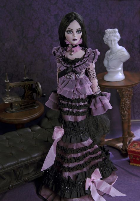 Emily The Strange, Gothic Dolls, Bratz Doll, Anime Dolls, Artist Doll, Doll Repaint, Monster High Dolls, Porcelain Dolls, Bjd Dolls