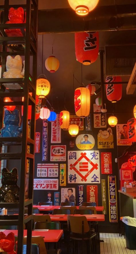 Ramen Bar Aesthetic, Japanese Beer Aesthetic, Japanese Ramen Shop Aesthetic, Ramen Shop Aesthetic, Ramen Restaurant Design, Chinese Restaurant Aesthetic, Japanese Bar Design, Japanese Restaurant Aesthetic, Sushi Restaurant Interior