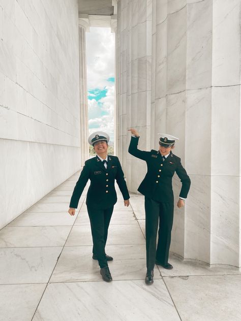 Navy Uniform Aesthetic, Female Navy Uniform, Navy Aesthetic Military, Us Navy Women, Navy Aesthetic, Air Force Basic Training, Navy Pilot, College Vibes, Army Girls