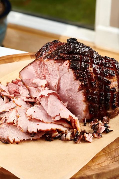 Classic Baked Ham Recipe for Christmas and Easter — The Mom 100 Boneless Ham Recipes, Baked Ham Recipes, Bake Ham, Perfect Ham, Baked Ham Recipe, Thanksgiving Ham, Christmas Ham Recipes, Ham In The Oven, Ham Recipes Baked