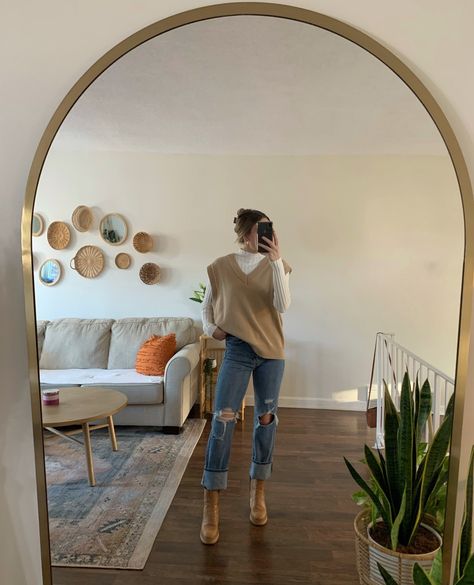 Fall Outfits With Tan Ankle Boots, Rubber Chelsea Boots Outfit, Chelease Boot Outfit, Chelsea Boots Outfit Brown, Heeled Chelsea Boots Outfit Women, Chelsea Boots Outfit Spring, Chelsea Heel Boots Outfit, Women’s Chelsea Boots Outfit, Outfits With Brown Chelsea Boots