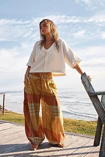 Pants for Women | Trendy & Casual | Free People Free People Cargo Pants Outfit, Free People Comfy Outfit, Free People Boho Outfits, Free People Outfits Bohemian, Free People Aesthetic Outfits, Comfy Boho Outfits, Free People Outfits, Free People Aesthetic, Bohemian Pants