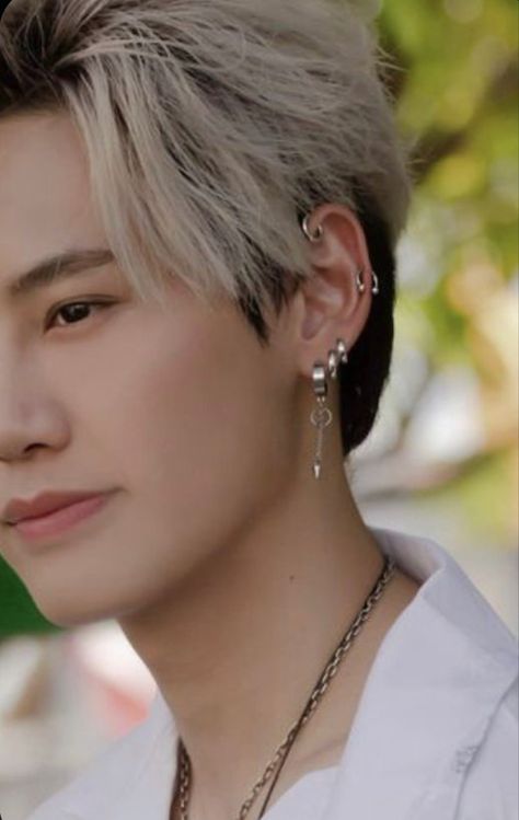 Boy Piercings Ear Guys, Guy Ear Piercings, Guys Earrings, Boys With Piercings, Guys Ear Piercings, Men's Piercings, Emo Stuff, Cool Ear Piercings, Pretty Ear Piercings