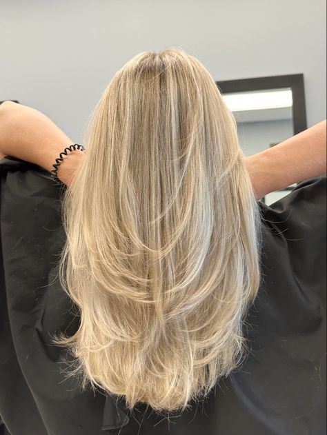 #blondecuts #layeredhair #prettyhairstyles #balayage Blonde Layered Hair, Blonde Hair Goals, Perfect Blonde Hair, Blonde Hair Inspo, Bright Blonde Hair, Summer Blonde Hair, Summer Blonde, Dyed Blonde Hair, Hair Blond