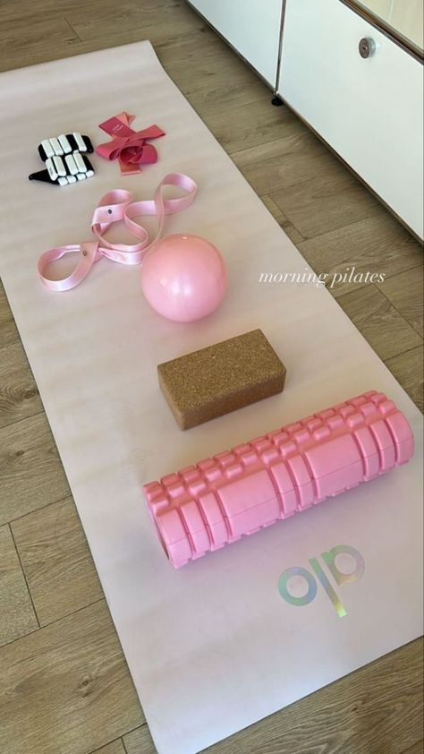 at home Pilates workout with fitness equipment and products for exercise Home Workout Aesthetic, At Home Pilates Workout, Pilates Workout At Home, Home Pilates Workout, Pilates At Home, Pilates Equipment, Fitness Aesthetic, Gym Aesthetic, Pink Pilates