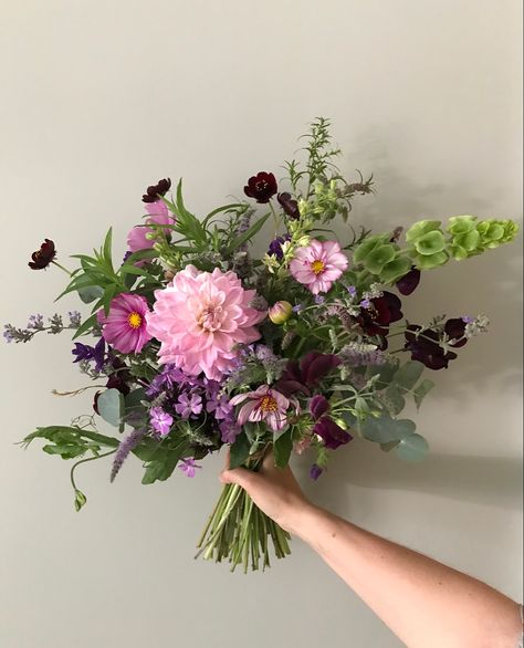 Bouquet Champetre, Cut Flower Farm, Dahlia Bouquet, 귀여운 음식 그림, Boquette Flowers, Flower Farmer, Cut Flower Garden, Bouquet Arrangements, Fresh Flowers Arrangements