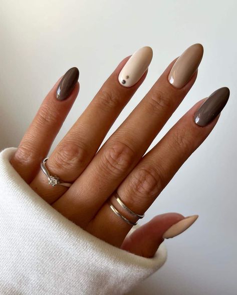 40 Amazing Fall Nail Designs and Ideas to Inspire You Ongles Beiges, Beige Nails Design, Tan Nails, Beige Nails, Simple Gel Nails, Smink Inspiration, Popular Nails, Oval Nails, Neutral Nails