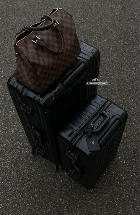 Luxury Black Luggage, Luxury Travel Aesthetic Airport, Brianna Core Aesthetic, Travel Aesthetic Luggage, Luxury Travel Luggage, Luggage Aesthetic, Designer Travel Bags, Airport Aesthetic, Cute Luggage