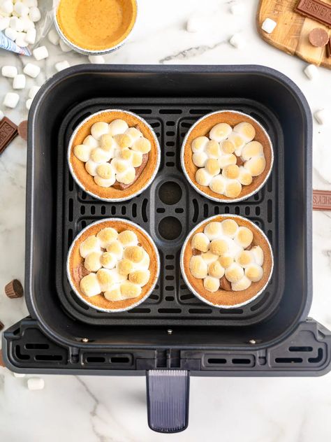 Mini Smores Pie Air Fryer, S’more Air Fryer, Oven Smores Mini Pie Crust, S’more Pie Mini, Air Fryer Mini Pies, Mini S’more Pies, Smores Dessert Air Fryer, S’mores Pie Mini, S’mores In The Air Fryer