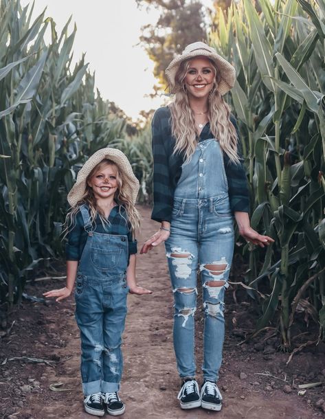 Semi Formal Outfit Ideas, Costumes With Overalls, Scarecrow Costume Women, Mother Daughter Halloween Costumes, Farmer Costume, Formal Outfit Ideas, Modest Halloween Costumes, Halloween Costumes Scarecrow, Costume Family