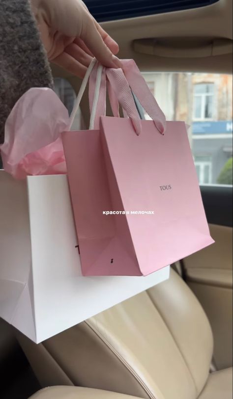 Shopping Pink Aesthetic, Gift Shop Aesthetic, Shopping Aesthetic Bags, Shopping Pictures, Pink Lifestyle, Girly Gifts, Rich Life, Dream Lifestyle, Everything Pink