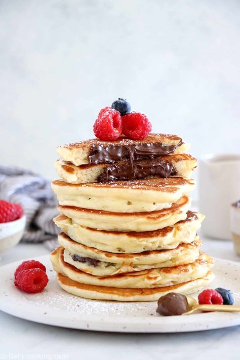 Pancake Nutella, Pancakes Nutella, Crepes Pancakes, Chocolate Snickerdoodles, Stuffed Pancakes, Recipes To Bake, Basic Pancakes, Nutella Pancakes, Nutella Lover