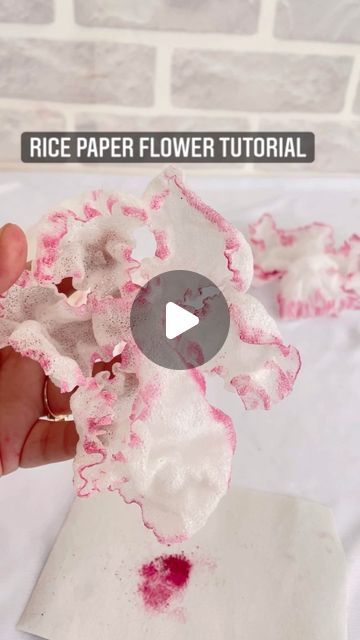 Fried Rice Paper Flowers, Rice Paper Flowers Cake, Rice Paper Flowers Tutorial, Rice Paper Cake Designs, Rice Paper Cake Decorations, Rice Paper Flowers, Flower Cake Decorations, Colored Rice, Edible Paper