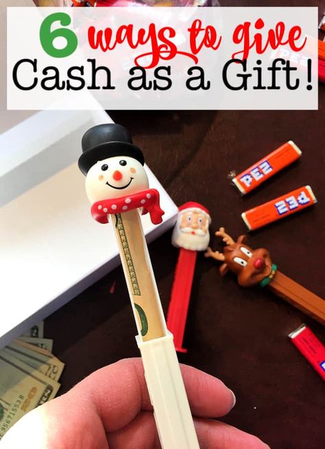 Looking for some fun ways to give cash as gifts? Since it's not much fun handing out an envelope on Christmas morning, I've found some ways to make giving cash more festive while gifting them something "real" to open! Natal, Christmas Gift Wrapping, Money Gifts Christmas, Creative Money Gifts, Christmas Money, Ge Bort, Cash Gift, Homemade Christmas Gifts, Money Gift