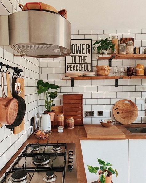 35+ Boho Kitchen Decor Ideas for House or Apartment | momooze Modern Bohemian Kitchen, Casa Hobbit, Boho Kitchen Decor, Interior Boho, Bohemian Kitchen, Boho Kitchen, Kitchen Design Decor, Kitchen Decorating, Pots And Pans