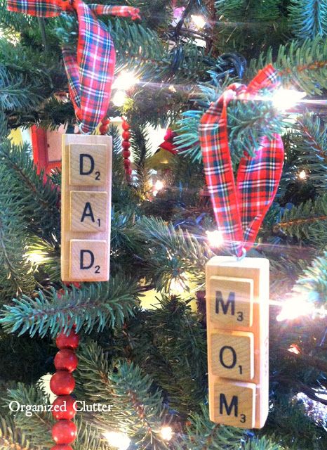 Tile Christmas Tree, Scrabble Christmas, Scrabble Letter Crafts, Scrabble Ornaments, Scrabble Tile Crafts, Scrabble Art, Christmas Crafts For Gifts, Letter A Crafts, Christmas Ornament Crafts