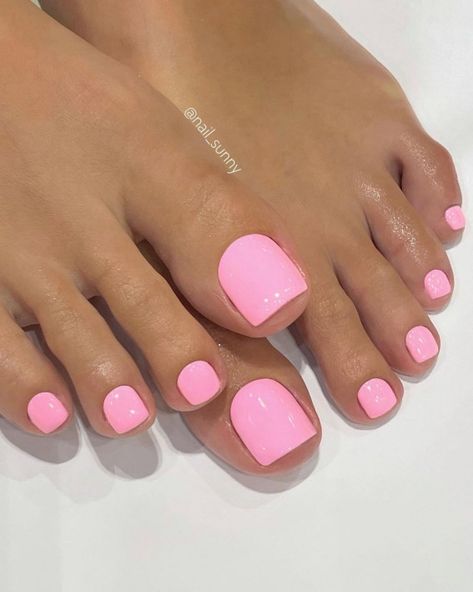 40+ Trendy Pedicure Designs 2022 : Barbie Pink Pedicure Barbie Pink Pedicure, Pedicure Rosa, Pink Toe Nails, Pink Pedicure, Gel Pedicure, Pedicure Colors, Gel Toe Nails, Milky Nails, Toe Nail Color