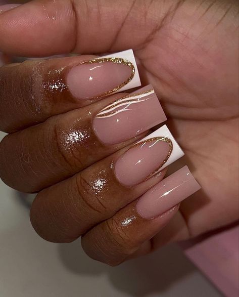 @Mjsnailgarden__ on insta 🫶🏽 Square Acrylic Nails Classy, French Tip Acrylic Nails Short, Acrylic Nails Short Square, Nails Nyc, Coffin Acrylic Nails, Gold Acrylic Nails, Nyc Nails, Small Nails, Cute Short Nails