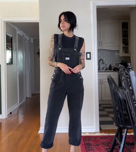 Wide Leg Dungarees Outfit, Work Overalls Outfit, Dark Overalls Outfit, All Black Outfit Hairstylist, Alt Overalls Outfit, Folk Punk Fashion, Alt Workwear, Cute Barista Outfit, Callie Core