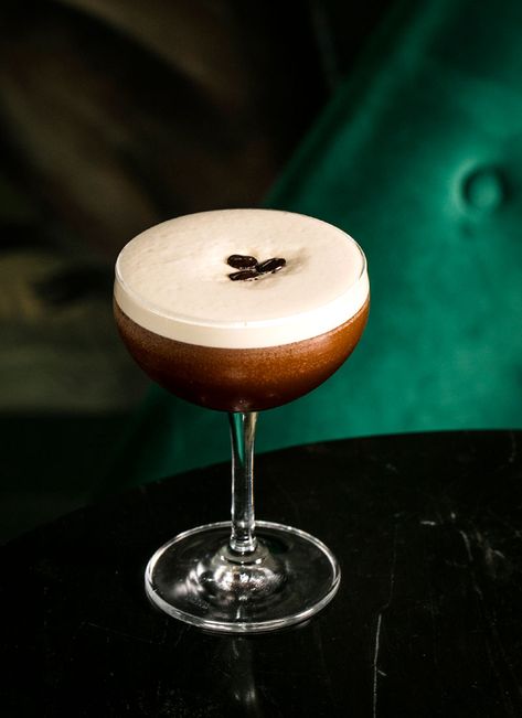 Vanilla Liqueur, Espresso Martini Cocktail, Espresso Martini Recipe, Recipe Tiktok, Cocktail Photography, Martini Recipe, Whiskey Bar, Best Espresso, Martini Recipes