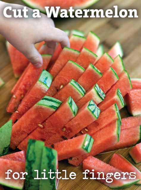 10 Time-Saving Kitchen Hacks You Need to Know Watermelon Ideas, Watermelon Sticks, Cut A Watermelon, Appetizer Party, Country Breakfast, Beach Food, Rainbow Fruit, Cut Watermelon, Cold Appetizers