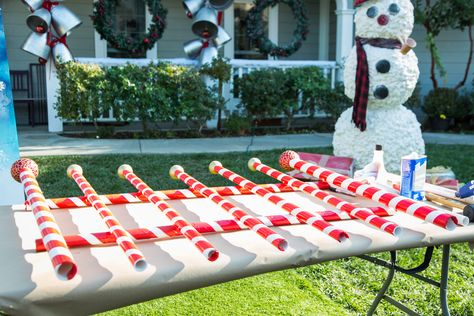 Get your yard ready for Santa with @paigehemmis' DIY Giant Candy Cane Picket Fence! For more festive DIYs tune in to Home & Family weekdays at 10a/9c on Hallmark Channel! Diy Giant Candy, Giant Candy Cane, Christmas Parade Floats, Outdoor Christmas Diy, Candy Cane Decorations, Gingerbread Christmas Decor, Giant Candy, Gingerbread House Decorations, Christmas Yard Decorations