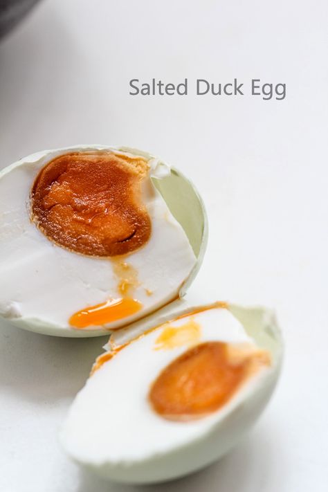 salted duck egg Salted Duck Eggs, Salted Duck Egg Recipe, Salted Egg Recipe, Chinese Chicken Wings, Sichuan Food, Khmer Food, Laos Food, Viet Food, Duck Eggs