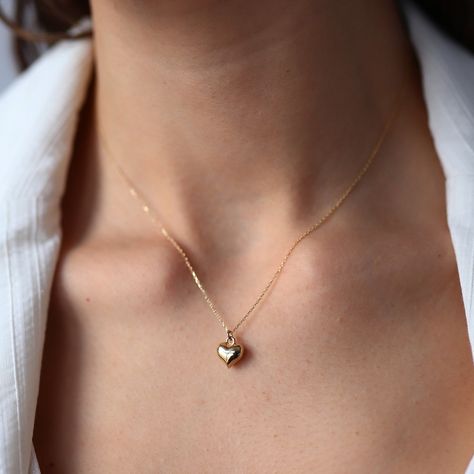 This Pendant Necklaces item by MisoaJewelry has 977 favorites from Etsy shoppers. Ships from Turkey. Listed on Nov 29, 2023 Necklace Real Gold, Necklace Minimalist Jewelry, Pearl Bracelet Gold, 3d Heart, Heart Pendant Gold, Necklace Layering, Gold Heart Necklace, Classy Jewelry, Necklace Minimalist