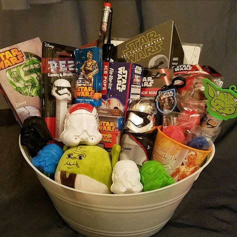 Star Wars Gifts For Boyfriend, Star Wars Gift Basket, Orumcek Adam, Hommade Gifts, Man Crates, Gifts For Boyfriends, Raffle Basket, Beauty Rules, Vday Gifts