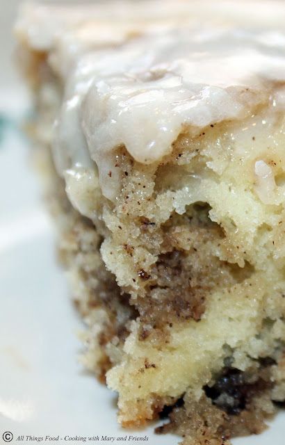 Cooking With Mary and Friends: Cinnamon Roll CAKE Cinnamon Roll Cake Recipe, Cinnamon Roll Desserts, Cinnamon Cake Recipes, Roll Cake Recipe, Coffee Cake Recipes Easy, Cinnamon Coffee Cake, Cinnamon Cake, Cinnamon Recipes, Cinnamon Roll Cake