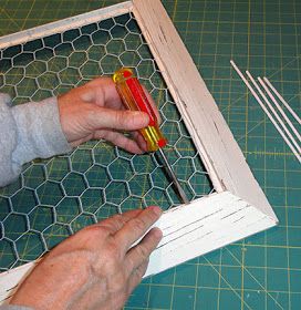 Chicken Wire Picture Frame, Chicken Wire Projects, Chicken Wire Diy, Wire Furniture, Chicken Wire Art, Chicken Wire Crafts, Mom Time, Chicken Wire Frame, Bed Spring