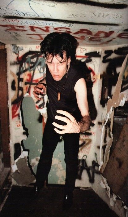 Jim Jocoy, 1977: Punk rock music and fashion blew out of NYC, exploded in London, and caught like wildfire in San Francisco, Los Angeles and the world. Punk Zine, Lux Interior, 70s Punk, Punk Culture, Horror Punk, Rock Photography, The Cramps, Punk Scene, Punk Rock Bands