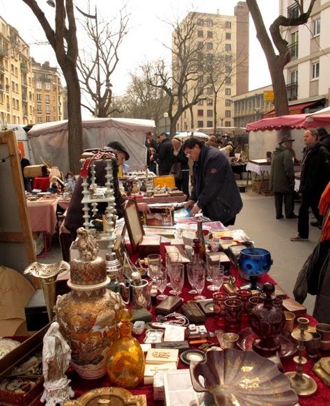 Paris Cheapskate: The Best Paris Flea Market: Marché Aux Puces de Vanves Paris Budget, French Flea Market, Paris Markets, Paris Flea Markets, Paris Dream, Paris France Travel, Cheap Shopping, Paris Shopping, French Market