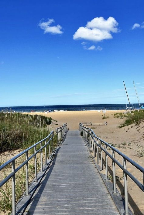 Ocean Waves Aesthetic, Virginia Beach Boardwalk, Waves Aesthetic, Aesthetic Beach Pictures, Beach With Friends, Summer Beach Pictures, Sea Activities, Beach Week, Va Beach