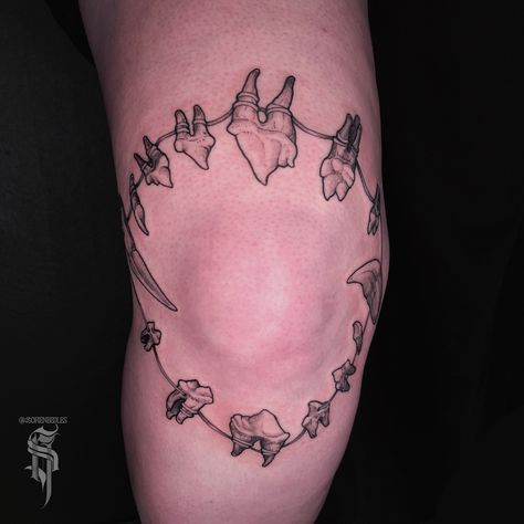 𝕿𝖊𝖊𝖙𝖍-𝖐𝖊𝖊𝖕𝖊𝖗 🦷 What are you looking at here, exactly? A wraith of canine teeth around a knee, of course! Custom tattoo for Moa, who happens to have an excellent taste in horror films. 😌 Thank you! #tattoo #tattooart #tattoos #stockholmtattoo #stockholm #tattooartist #inklife #tattooaddict #blackwork #tattoolove #spookytattoo Teeth Tattoo, Tooth Tattoo, Canine Tooth, Circle Tattoo, Elbow Tattoos, Spooky Tattoos, Custom Tattoo, Horror Films, Blackwork