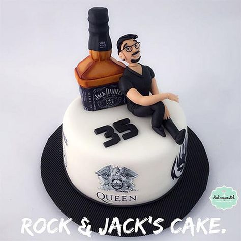 Alcohol Birthday Cake, Birthday Beer Cake, Liquor Cake, Cake Design For Men, Alcohol Cake, Cake For Boyfriend, 25th Birthday Cakes, Birthday Cake For Husband, Bottle Cake