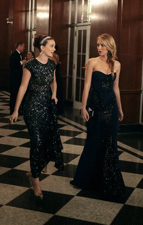 Pin for Later: 40+ Gossip Girl Hair Moments That Made You Jealous S and B's Black-Tie Styles Blair Et Serena, Gossip Girl Season 6, Mode Gossip Girl, Estilo Gossip Girl, Estilo Blair Waldorf, Gossip Girl Style, Blair And Serena, Stile Blair Waldorf, Blair Waldorf Style