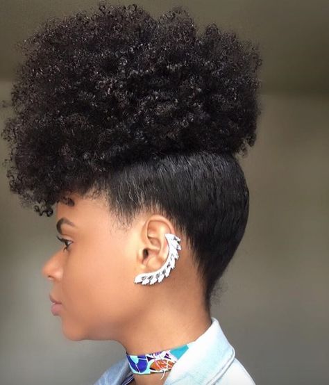 Gorgeous Updos, Cabello Afro Natural, Twisted Hair, Mode Tips, Short Afro, Natural Hair Twists, 4c Hair, Natural Hair Updo, Braided Hairstyles Updo