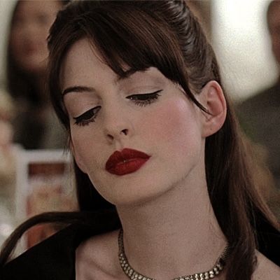 Andrea Sachs, Andy Sachs, Miranda Priestly, Devil Wears Prada, Fancy Makeup, Aesthetic Indie, Disney Aesthetic, Anne Hathaway, Aesthetic Colors