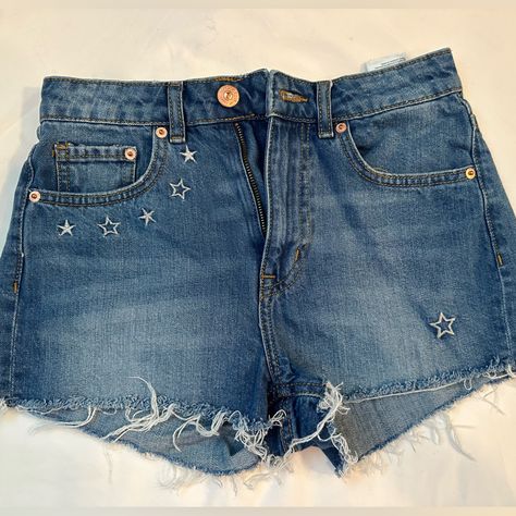 H&M Blue Jean Shorts With Silver Embroidered Stars And Fringe At The Bottom - Size 2 - Never Worn Jeans Embroidery, Denim Embroidery, Embroidered Stars, Concert Outfits, H&m Shorts, Denim Patches, Star Jeans, Blue Jean Shorts, Embroidered Clothes