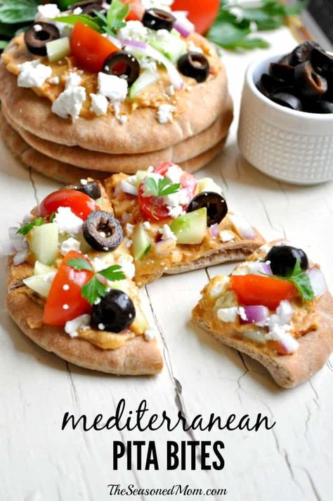 Pita Bread Appetizers, Mediterranean Pita, Greek Pita Bread, Bread Bites, Greek Pita, Greek Appetizers, Homemade Pita Bread, Pita Bread Recipe, Pita Pizzas