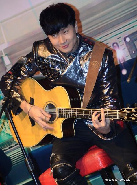 Singaporean singer JJ Lin performs during his birthday party in Taipei, Taiwan, March 21, 2015 His Birthday, Jj Lin, Chinese Music, Taipei Taiwan, March 21, Taipei, Taiwan, Musician, Most Popular