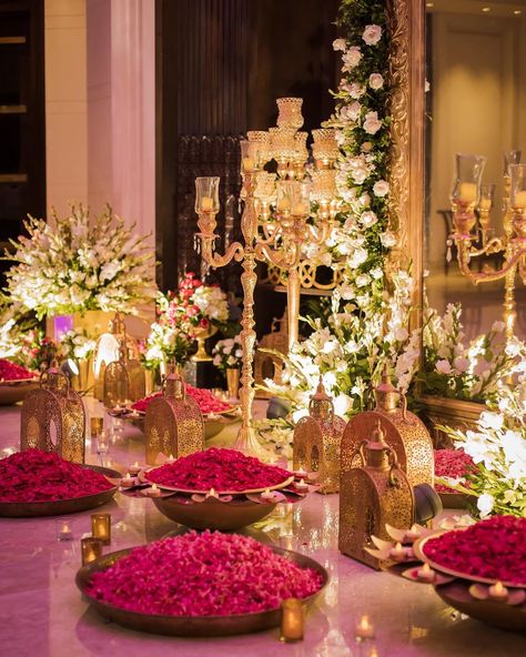 Weddings Decorations Elegant Romantic, Mehendi Decor Ideas, Wedding Ambiance, Ramadan Kareem Decoration, Wedding Stage Design, Mandap Decor, Wedding Planning Decor, Beautiful Wedding Decorations, Mehndi Decor